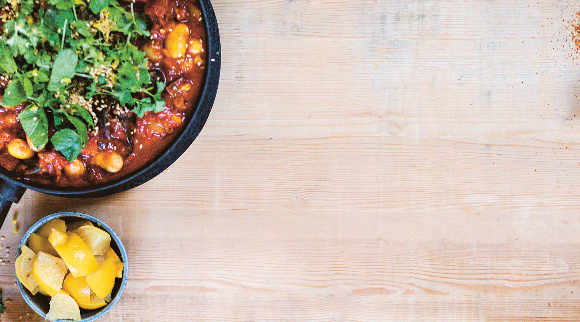Auberginetagine med aprikos och mynta