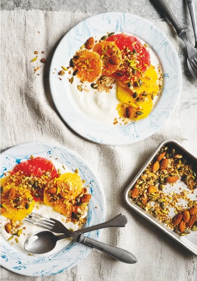 Citrus med grekisk yoghurt och pannrostad granola