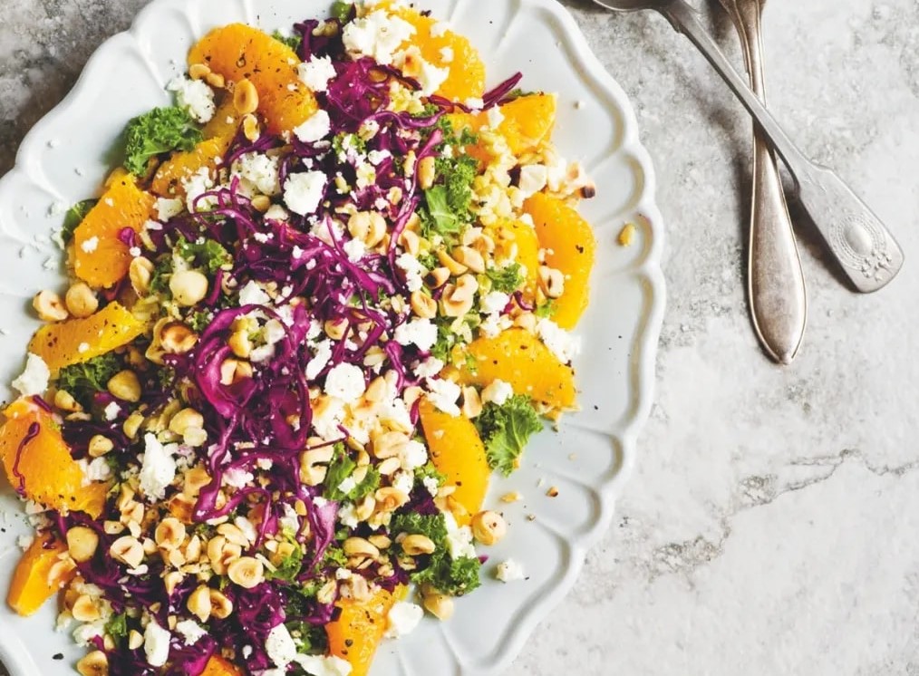 Färgglad matig vintersallad