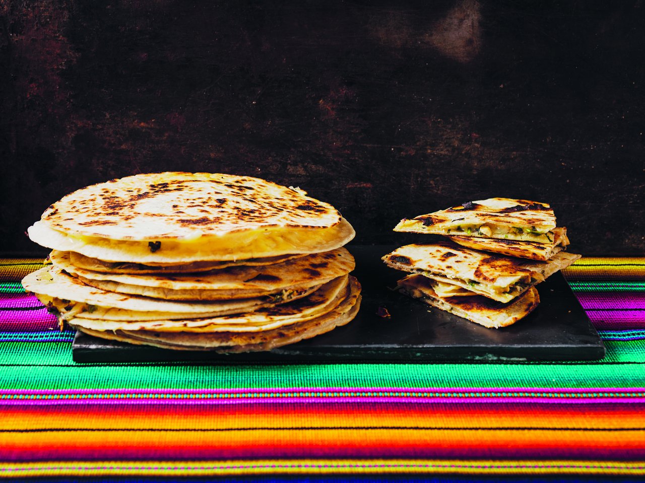 Quesadillas med cheddar, örter och rostad mandel