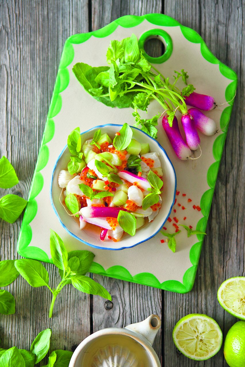 Ceviche på kolja med limebasilika, chili och forellrom