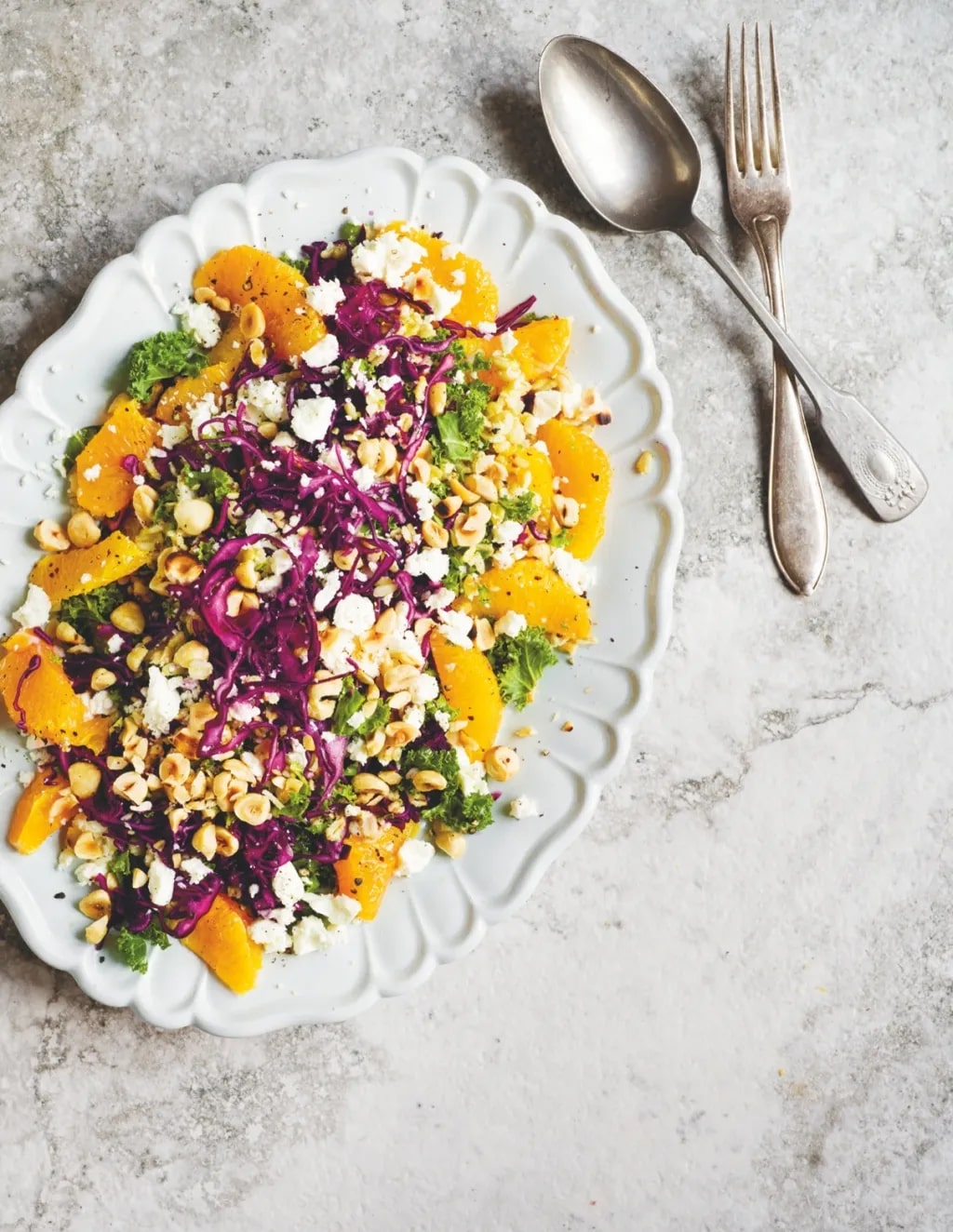 Färgglad matig vintersallad